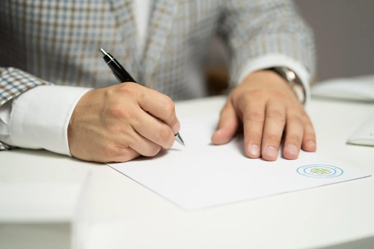 man, sign, paper, write, document, contract, signing, agreement, signature, signing document, signing contract, signing paper, sign, contract, contract, contract, contract, contract, signing, agreement, signature, signature. Affiliate contracts for US digital products, the clauses that hold up